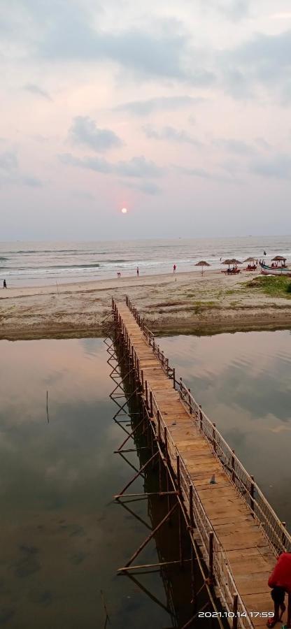 Sunset & Waves Resort, Mandrem Beach Bagian luar foto