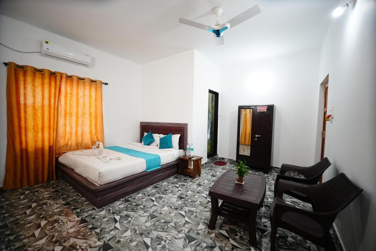 Sunset & Waves Resort, Mandrem Beach Bagian luar foto