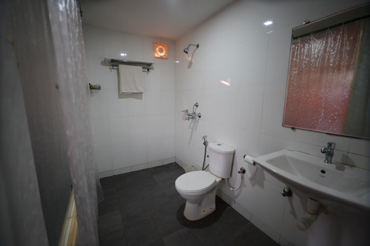 Sunset & Waves Resort, Mandrem Beach Bagian luar foto