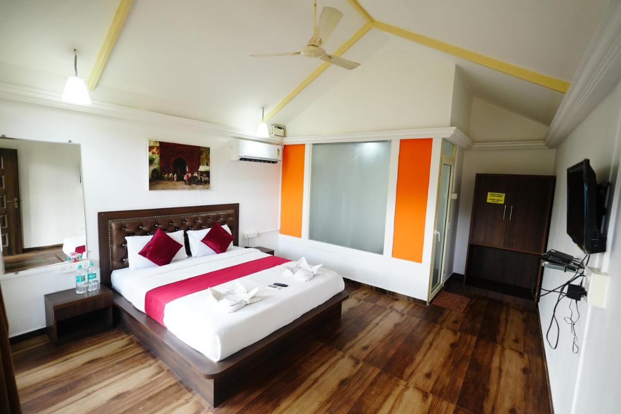 Sunset & Waves Resort, Mandrem Beach Bagian luar foto