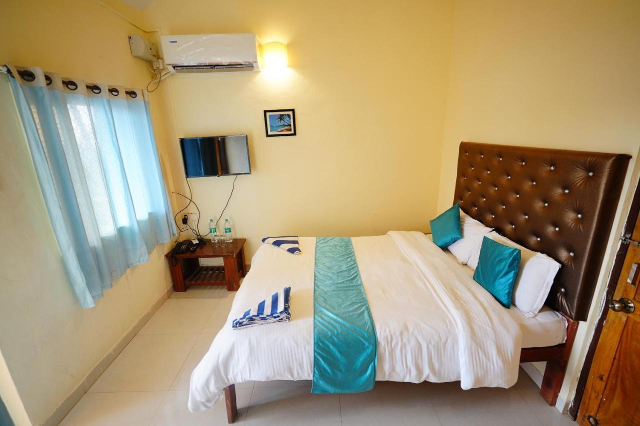 Sunset & Waves Resort, Mandrem Beach Bagian luar foto