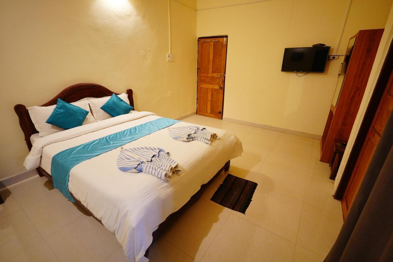 Sunset & Waves Resort, Mandrem Beach Bagian luar foto